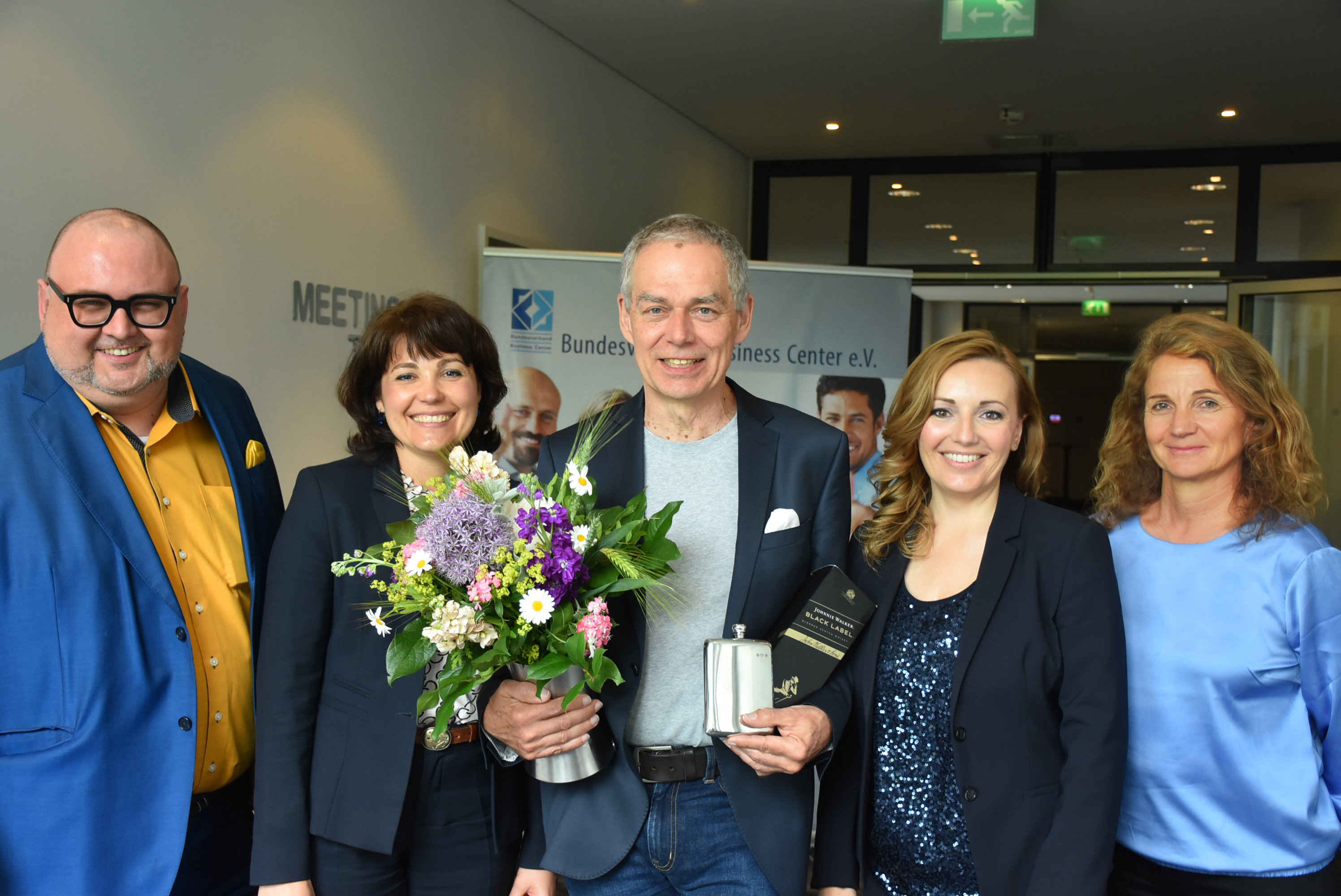 Der Vorstand des Bundesverbandes Business Center e.V. mit dem neuen Ehrenmitglied:  Lars Henckel, Helena Komnik, Tilo Maria Pfefferkorn, Katarina Hofer, Anja Becker (v.l.n.r.)